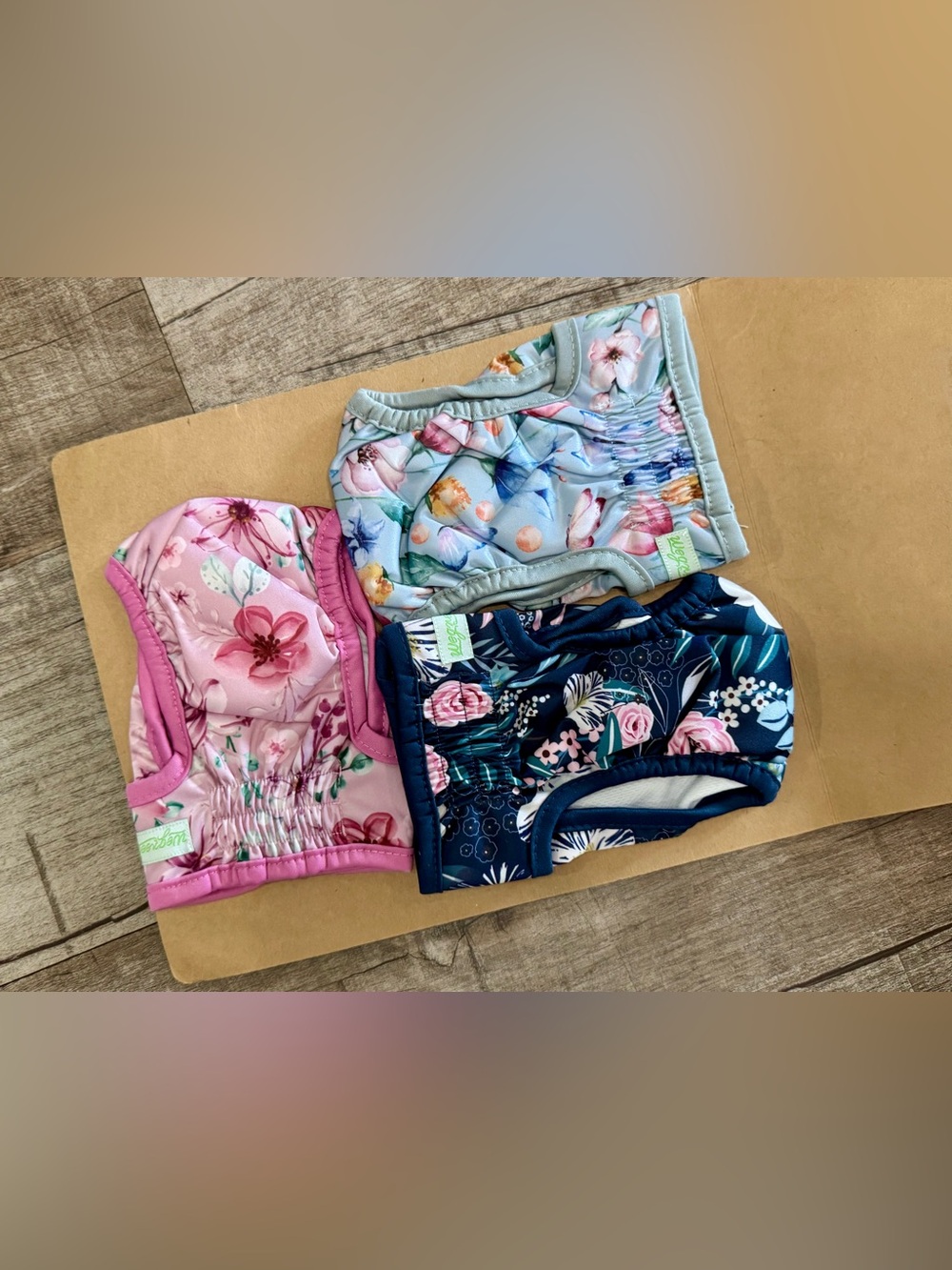 Wegreeco Washable Dog Diapers Size S Floral Pack of 3 NWT Reusable Pet Diapers